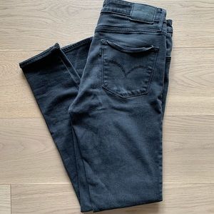 Charcoal Levi’s 721 highrise